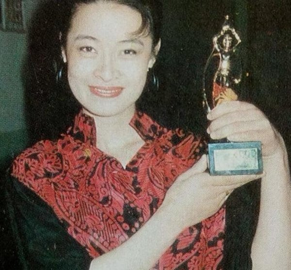 泽峰资本 恶妈妈专业户：当红时嫁日本导演，儿子母语日语，今仍在中国拍戏